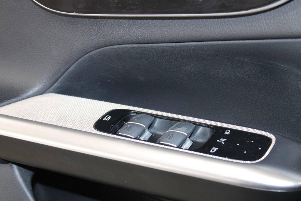 Used 2024 Mercedes-Benz GLC 300 4MATIC image 40