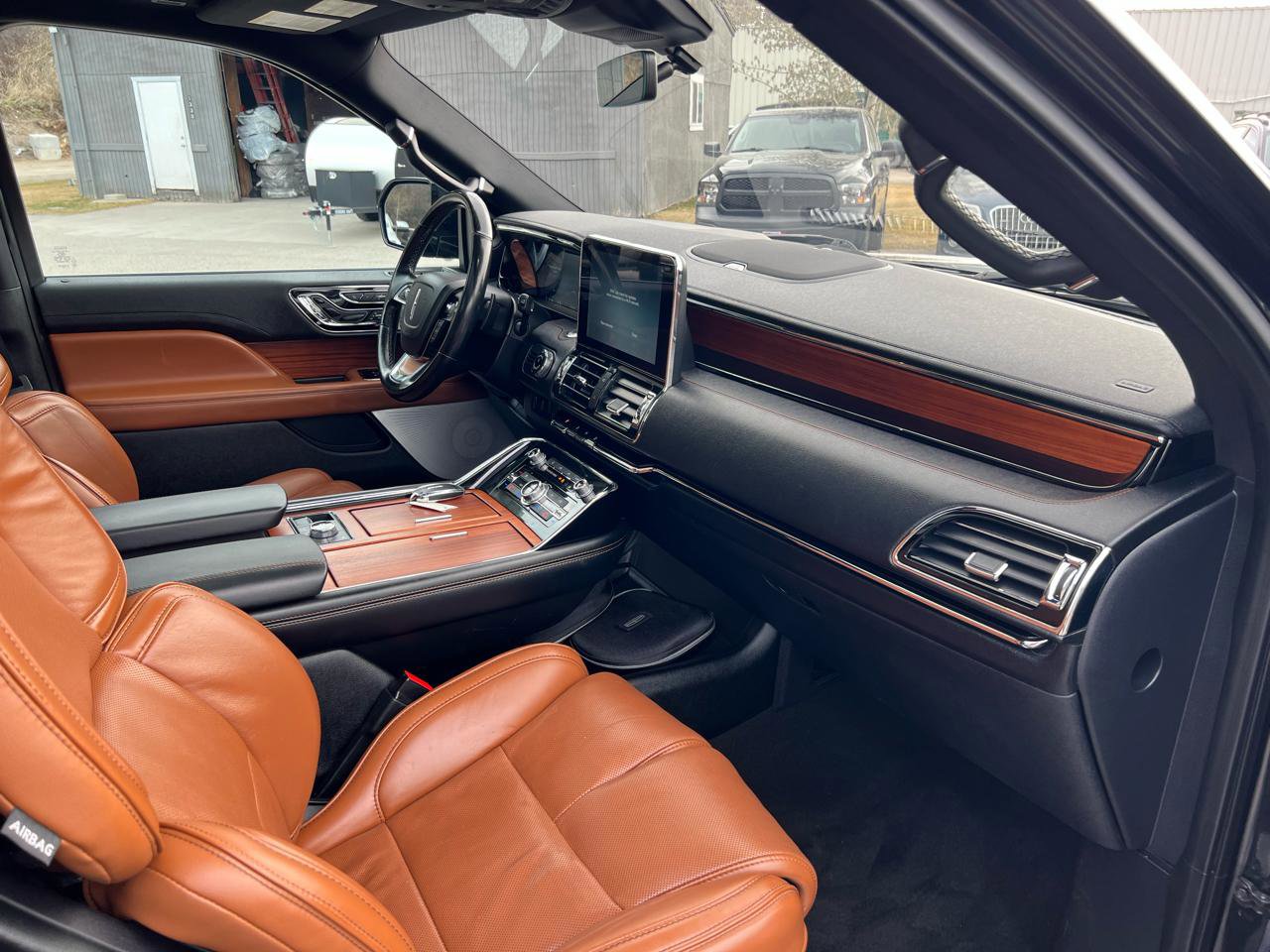 Used 2019 Lincoln Navigator Reserve image 9