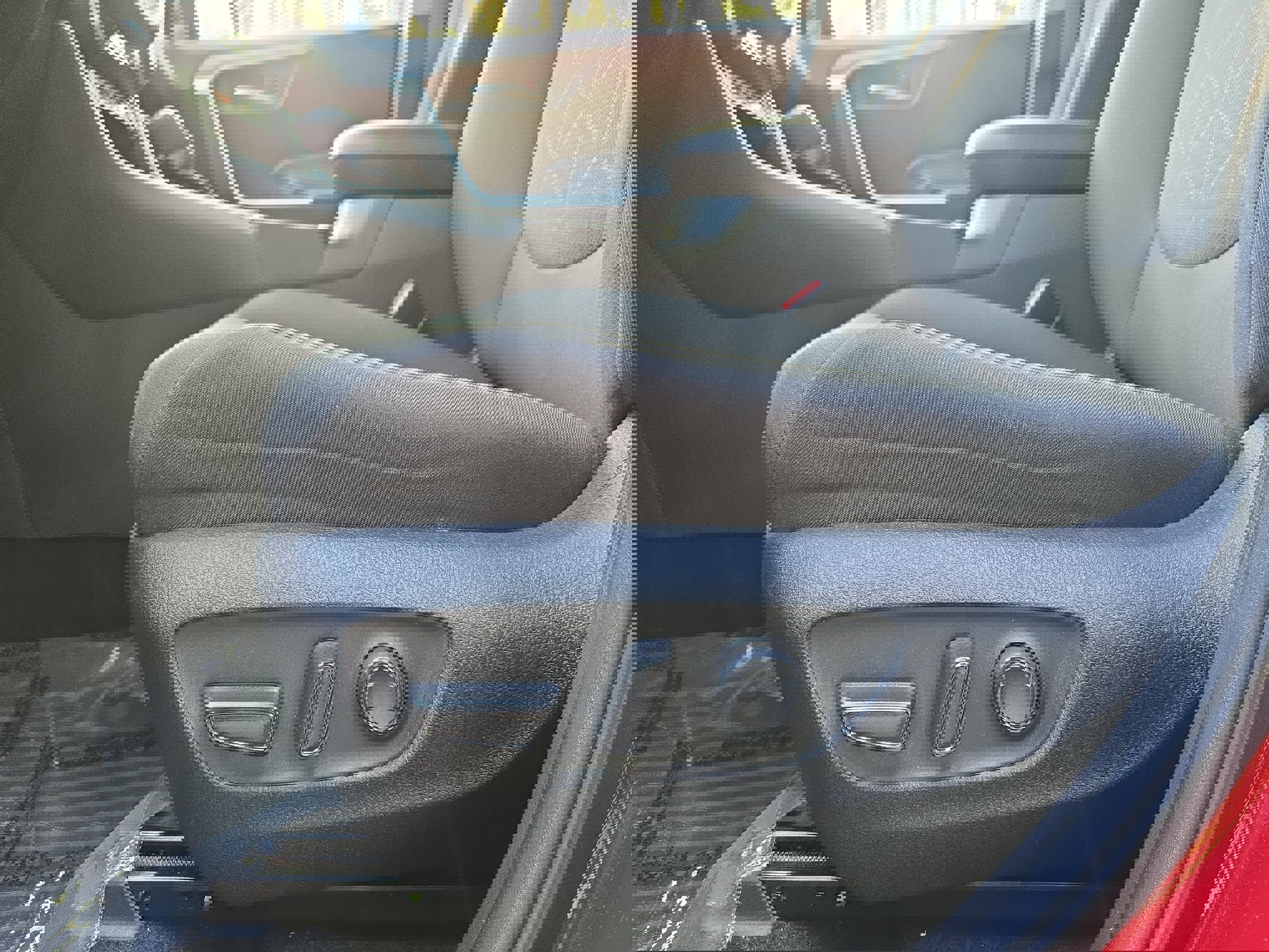 Used 2022 Toyota RAV4 XLE image 28