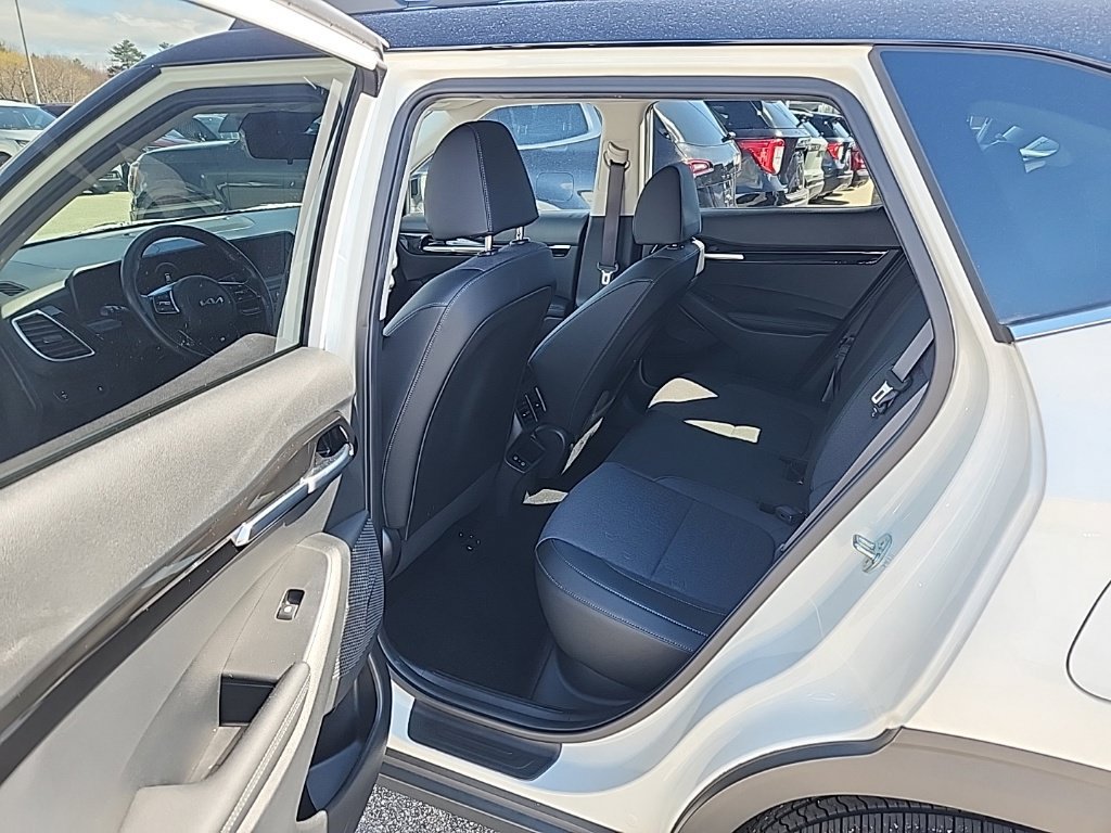 Used 2024 Kia Seltos X-Line AWD/4WD image 11
