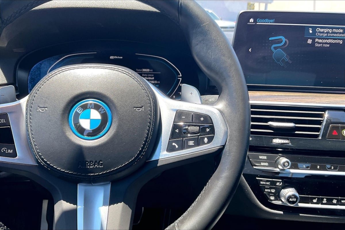 Used 2023 BMW 530e w/ M Sport Package RWD image 16