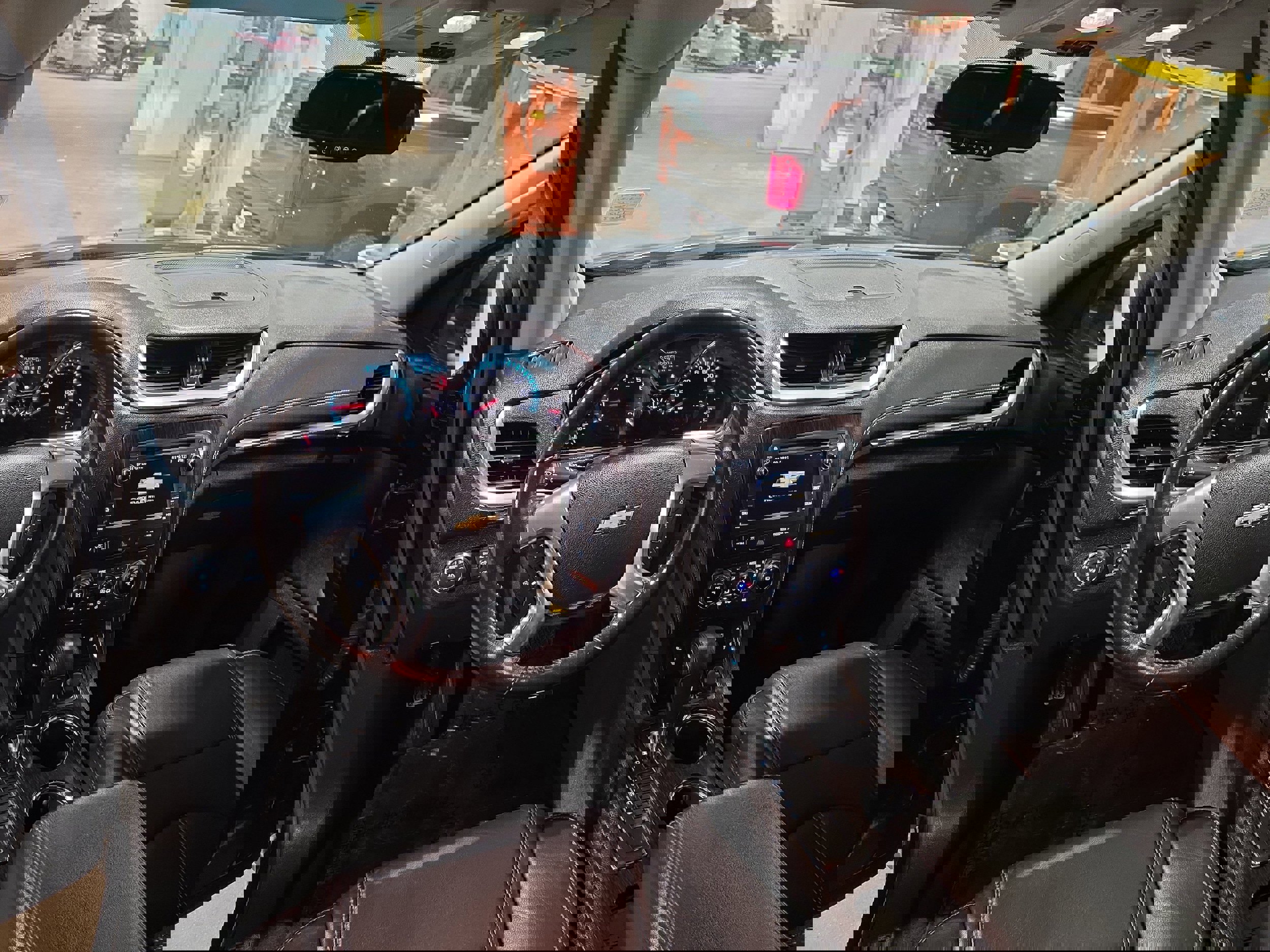 Used 2017 Chevrolet Traverse LT image 14