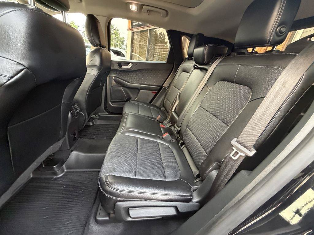 Used 2020 Ford Escape Titanium AWD/4WD image 16