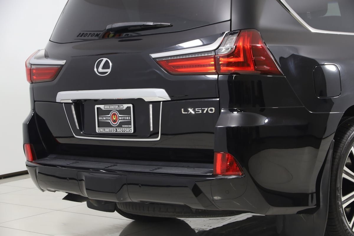 Used 2020 Lexus LX 570 4WD w/ Luxury Package image 47