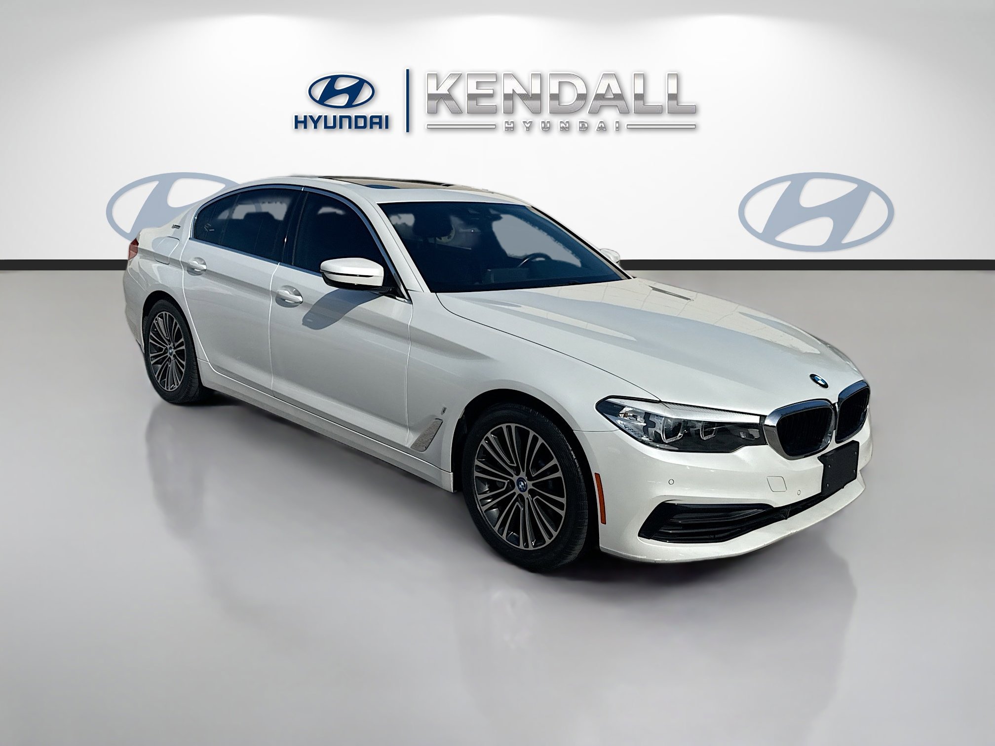 Used 2019 BMW 530e w/ Convenience Package RWD image 1