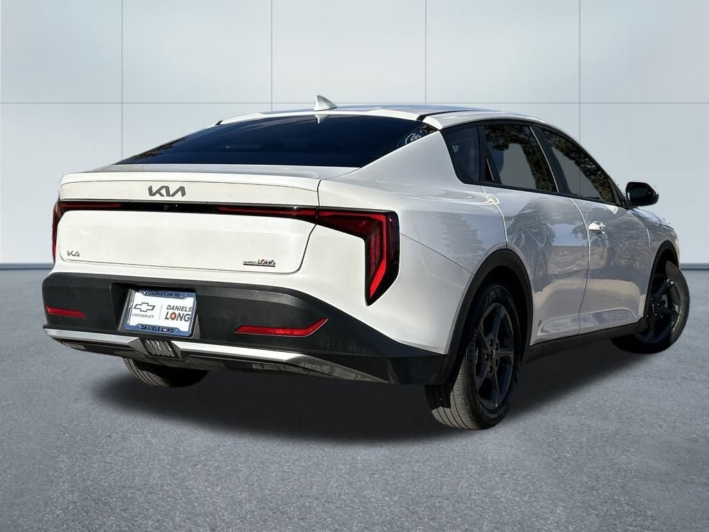 Used 2025 Kia K4 LXS image 2