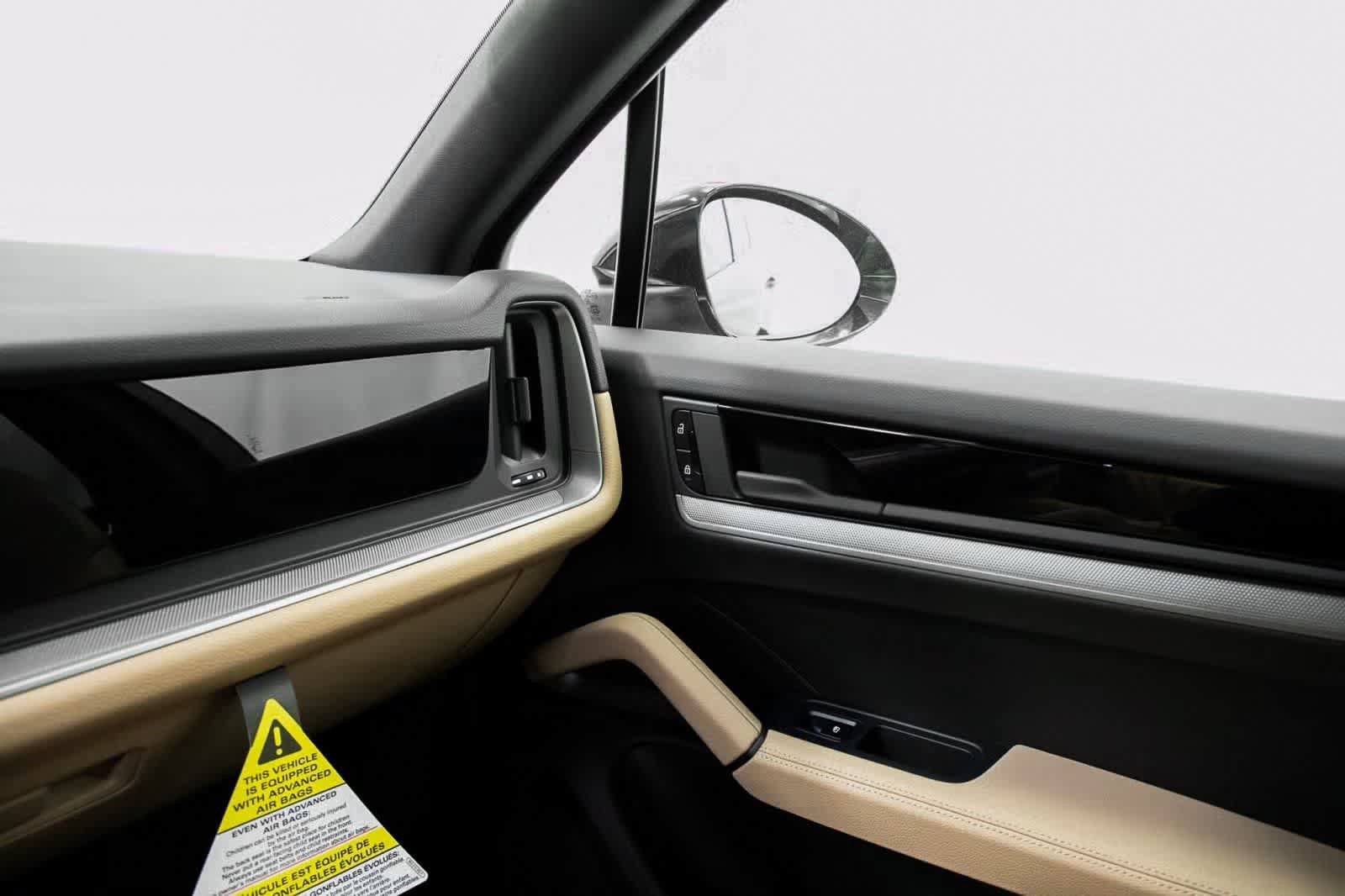 Certified 2025 Porsche Cayenne AWD/4WD image 26
