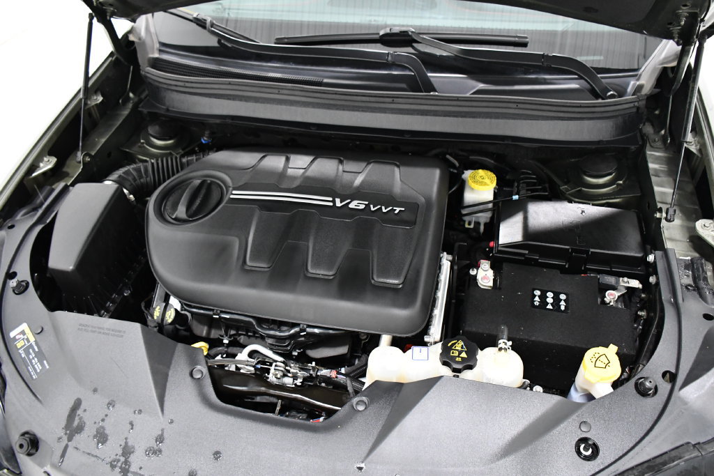 Used 2019 Jeep Cherokee Trailhawk w/ Cold Weather Group AWD/4WD image 6