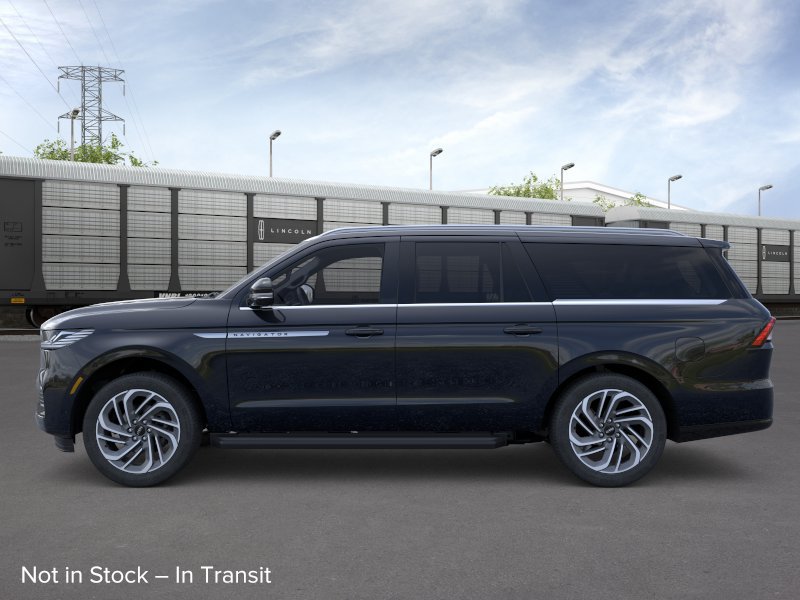 New 2026 Lincoln Navigator L Premier AWD/4WD image 3