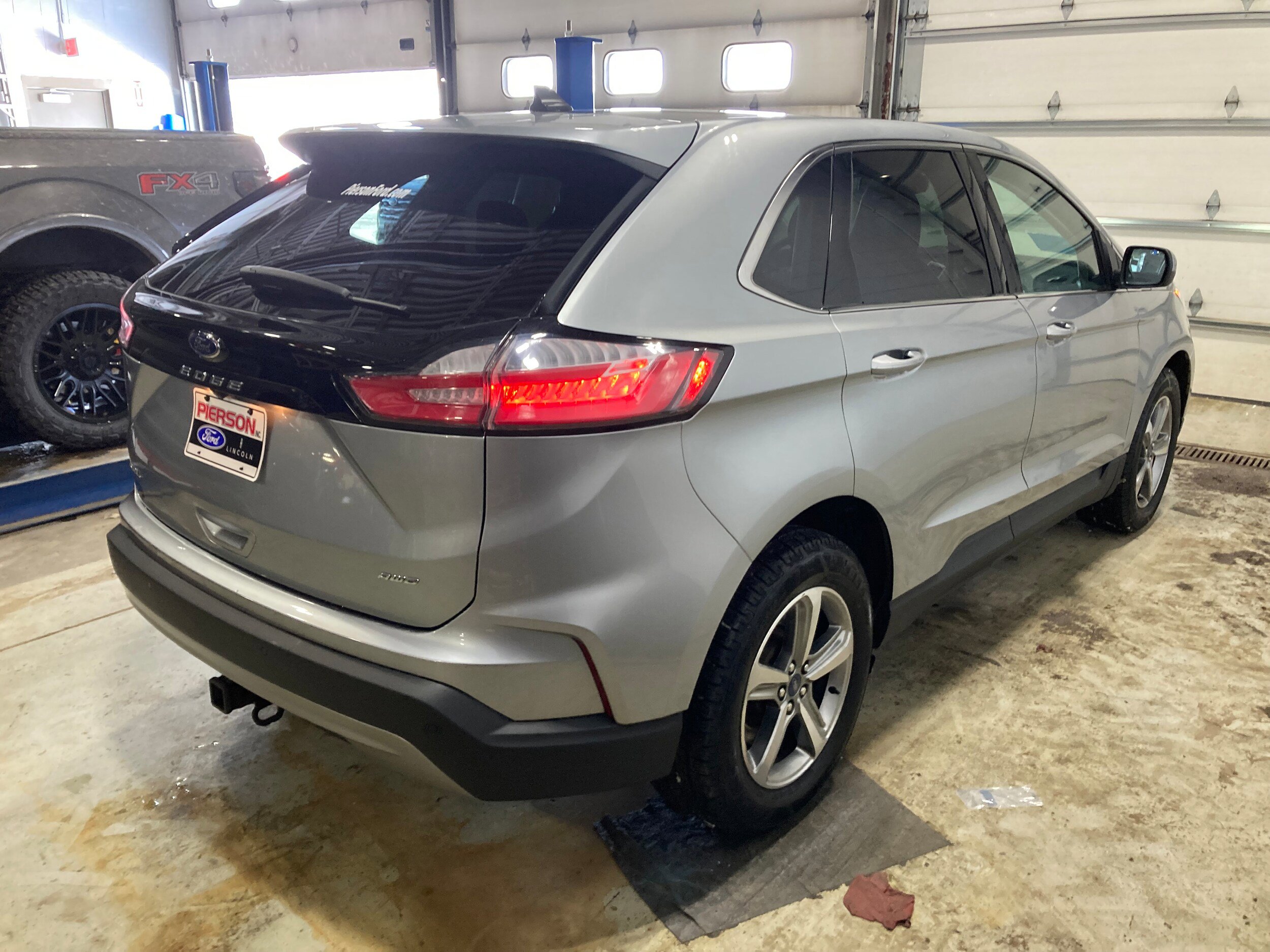 Used 2022 Ford Edge SEL w/ Convenience Package AWD/4WD image 11