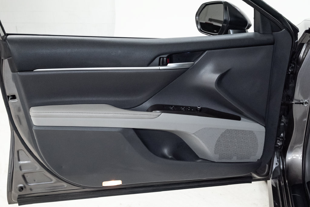Used 2023 Toyota Camry XLE FWD image 9