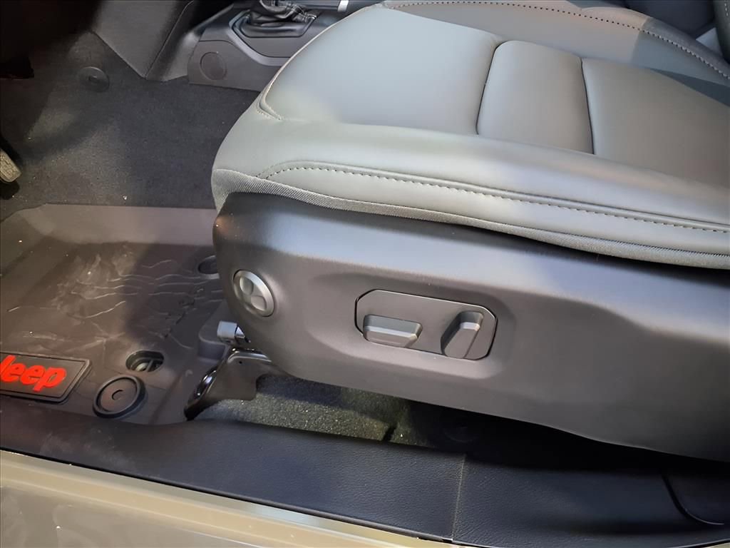 New 2026 Jeep Gladiator Mojave image 13