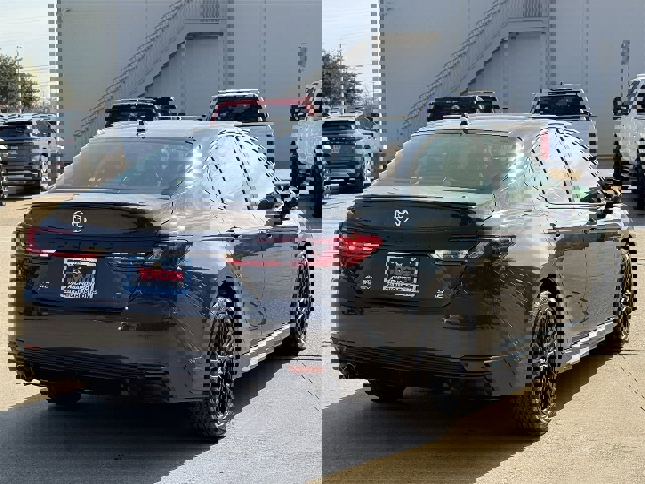 Used 2025 Toyota Camry Hybrid image 4