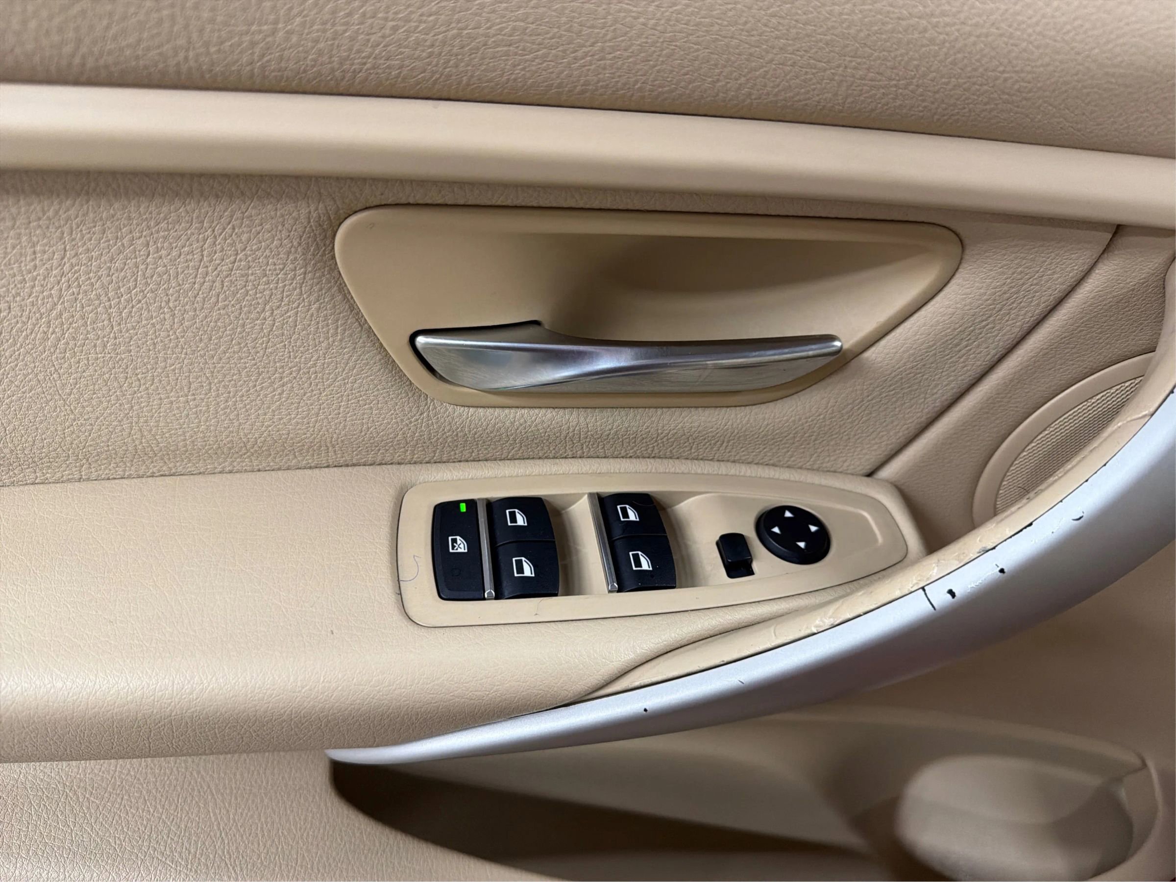 Used 2016 BMW 320i Sedan RWD image 25