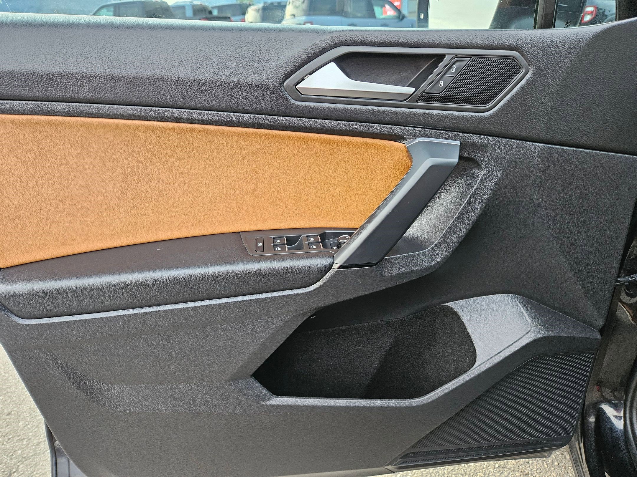 Used 2019 Volkswagen Tiguan SE image 14