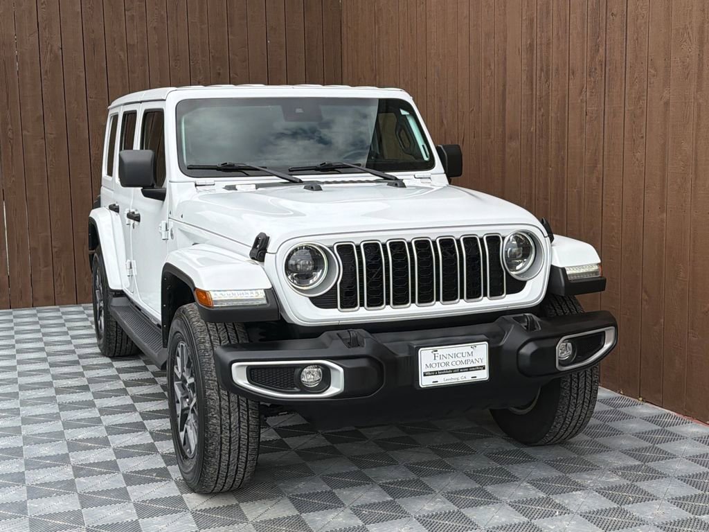 Used 2024 Jeep Wrangler Sahara image 13