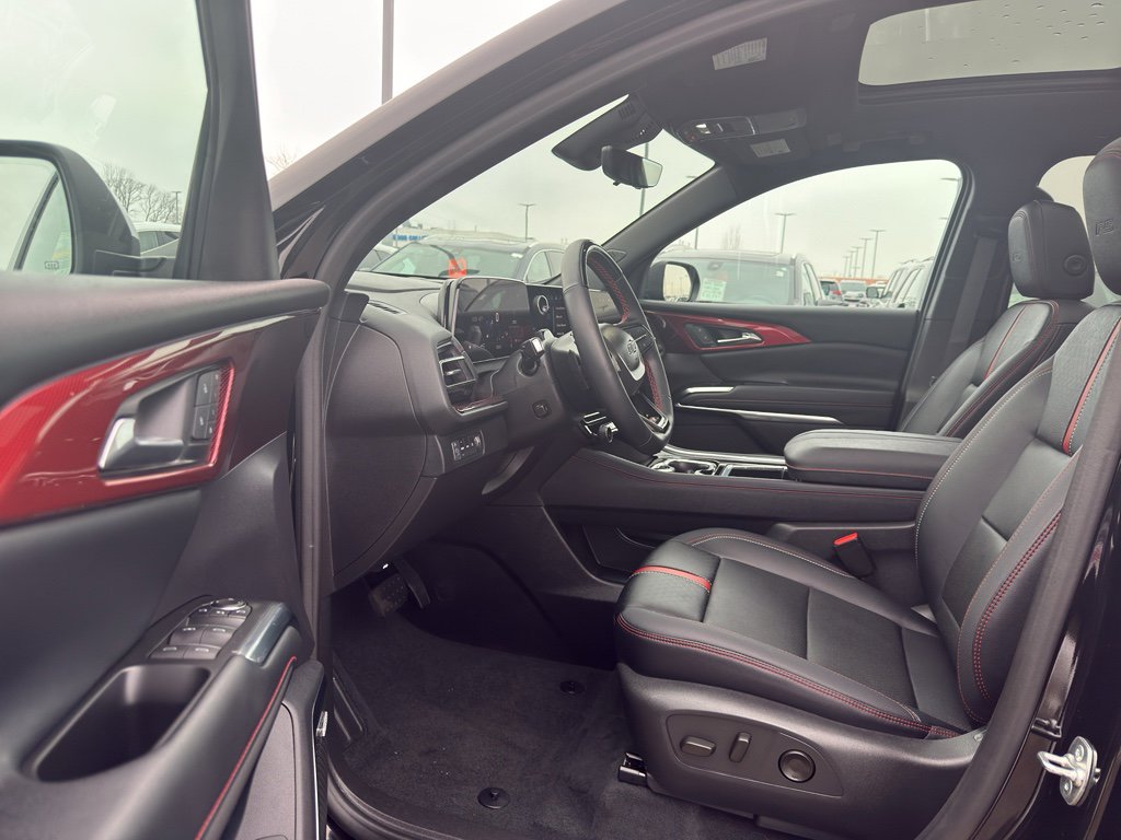 Used 2024 Chevrolet Traverse RS w/ LPO, Floor Liner Package image 12