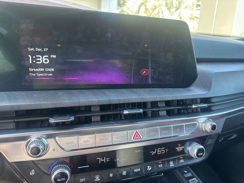 Used 2024 Kia Telluride SX Prestige w/ Towing Package image 5