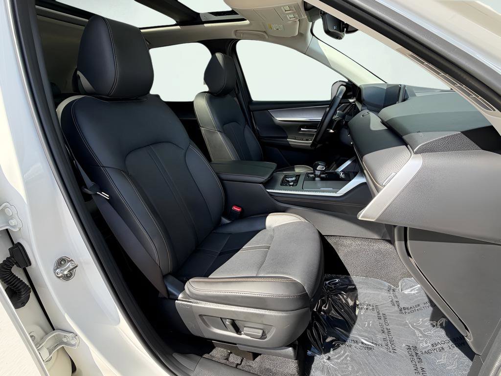 Used 2025 MAZDA CX-70 Plug-In Hybrid w/ Premium Pkg image 37