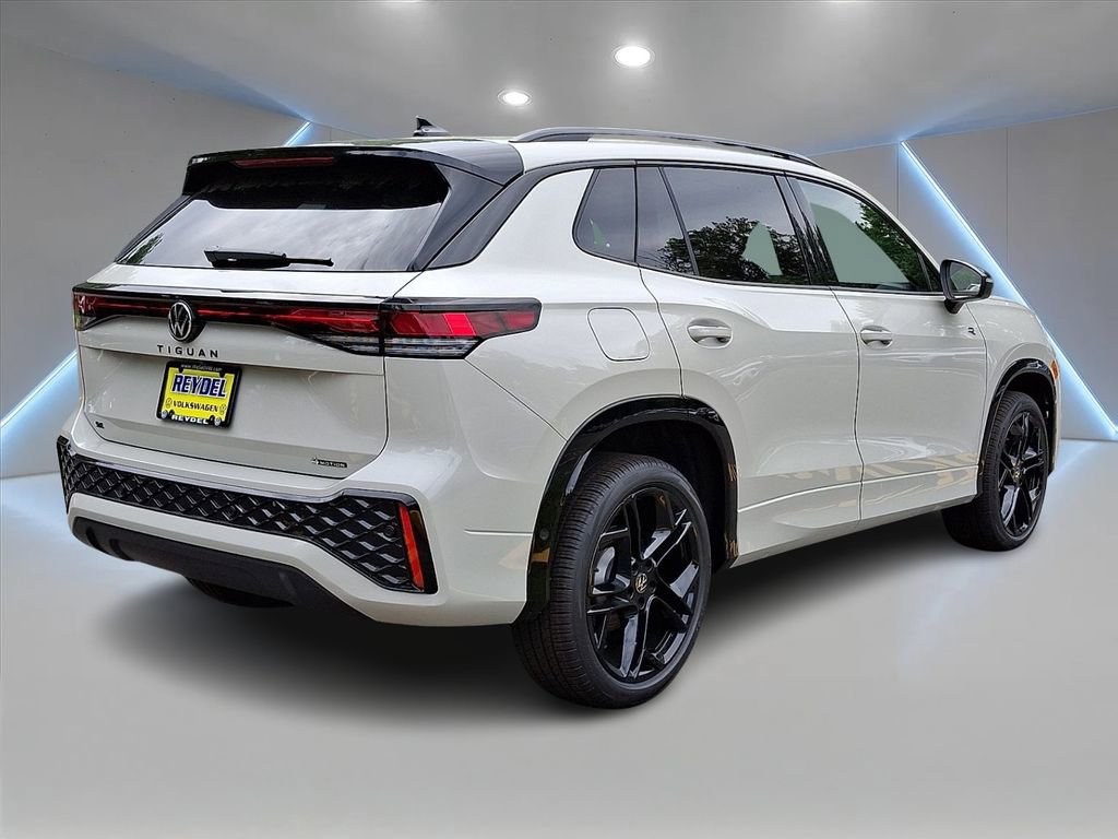 New 2026 Volkswagen Tiguan SE R-Line AWD/4WD image 3