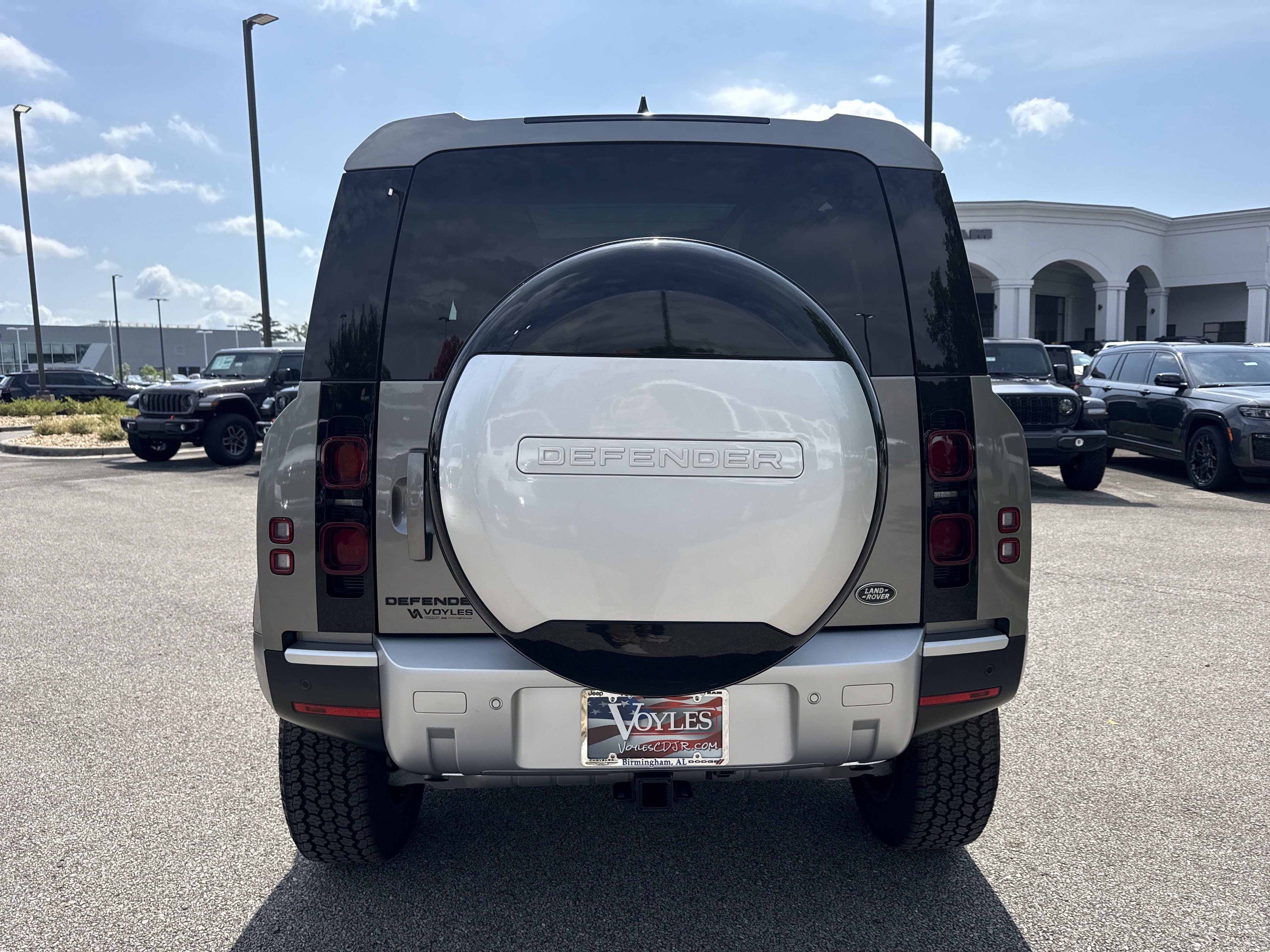Used 2023 Land Rover Defender 90 S AWD/4WD image 7