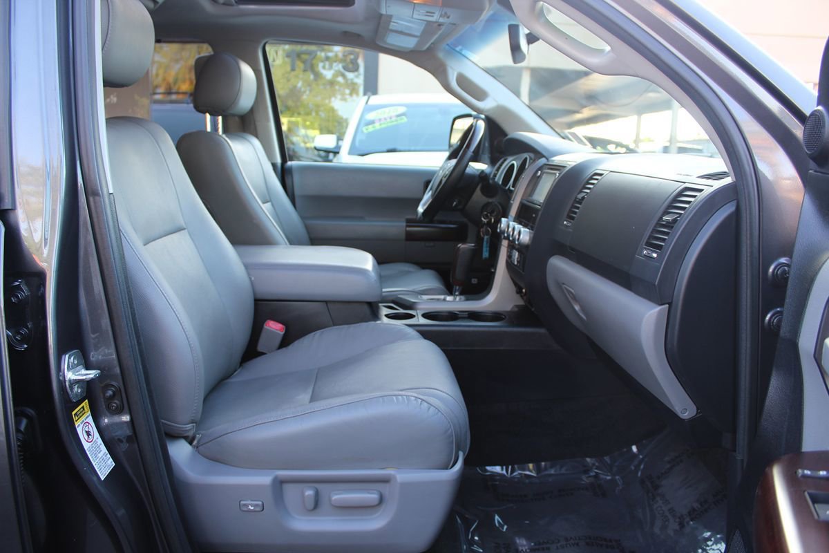 Used 2014 Toyota Sequoia Platinum AWD/4WD image 22