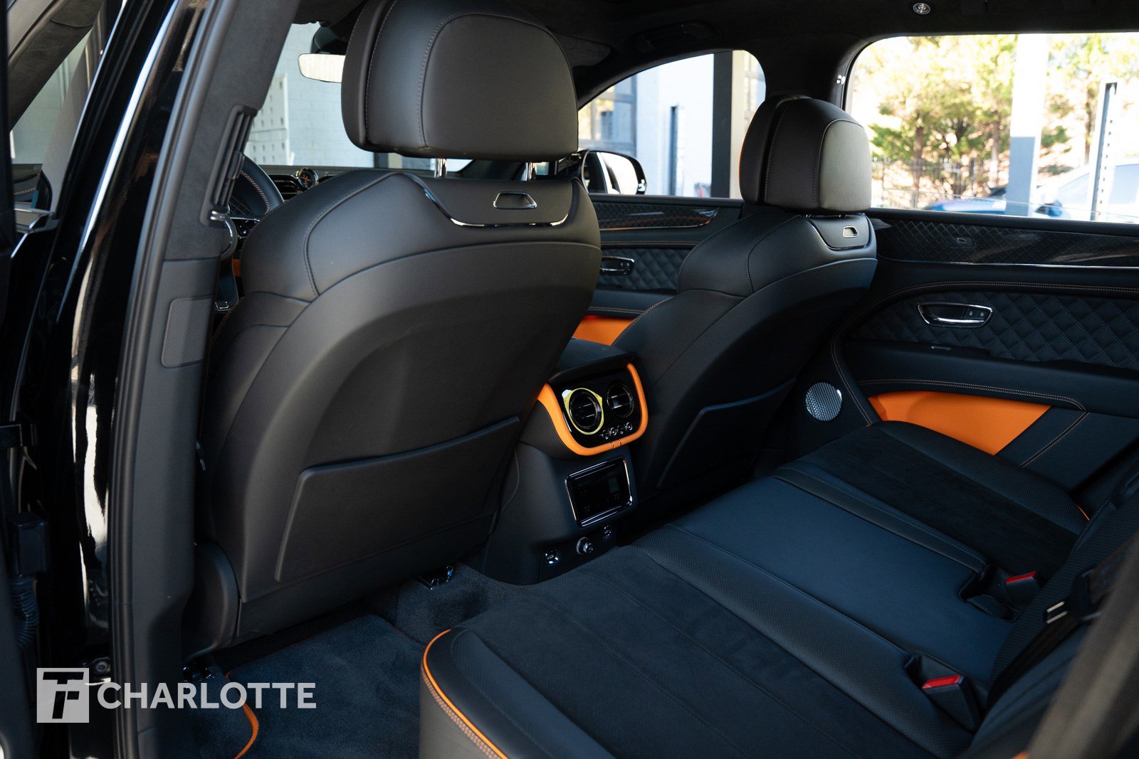 Used 2025 Bentley Bentayga image 36
