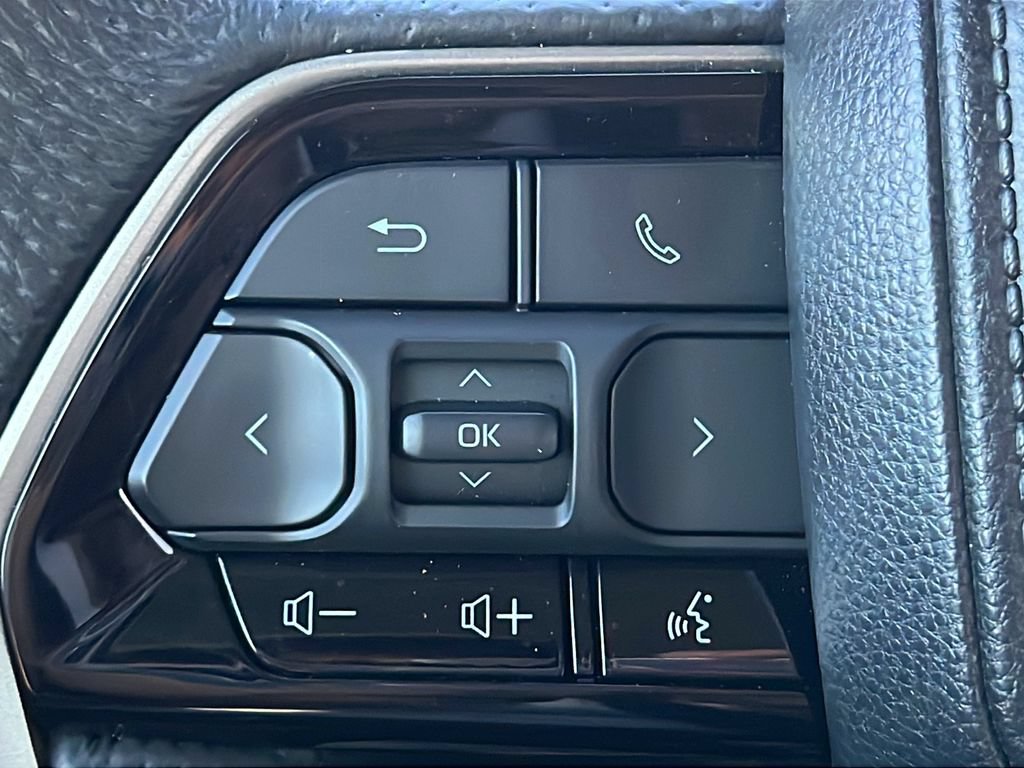 Used 2024 Toyota Tundra Limited AWD/4WD image 19