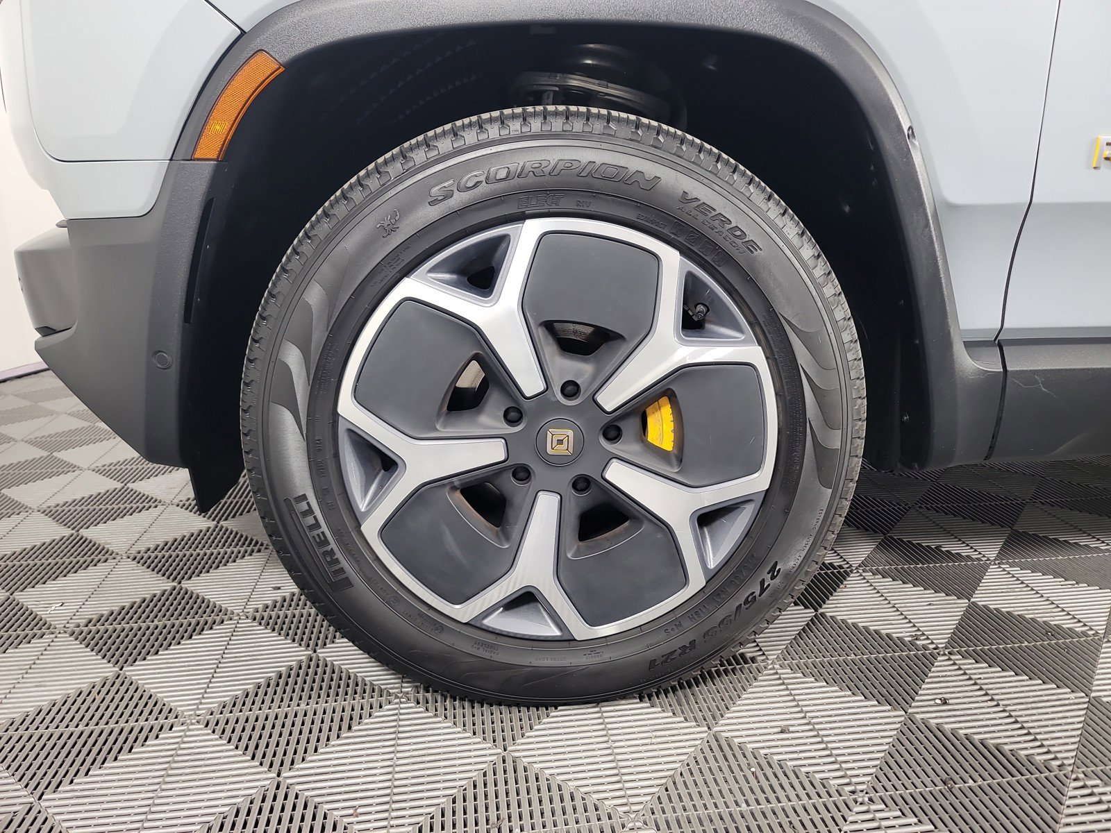 Used 2024 Rivian R1S Adventure AWD/4WD image 9