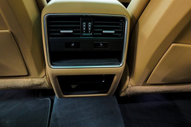 Used 2020 Porsche Cayenne Turbo AWD/4WD image 81