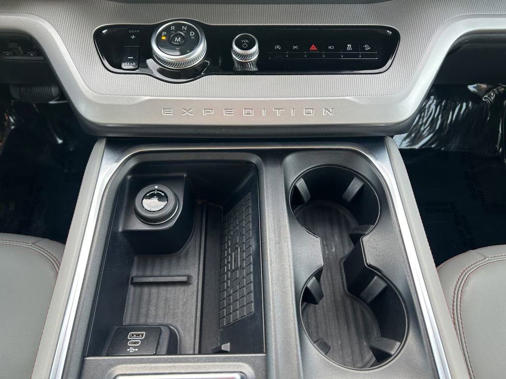 Used 2025 Ford Expedition Max Active image 13