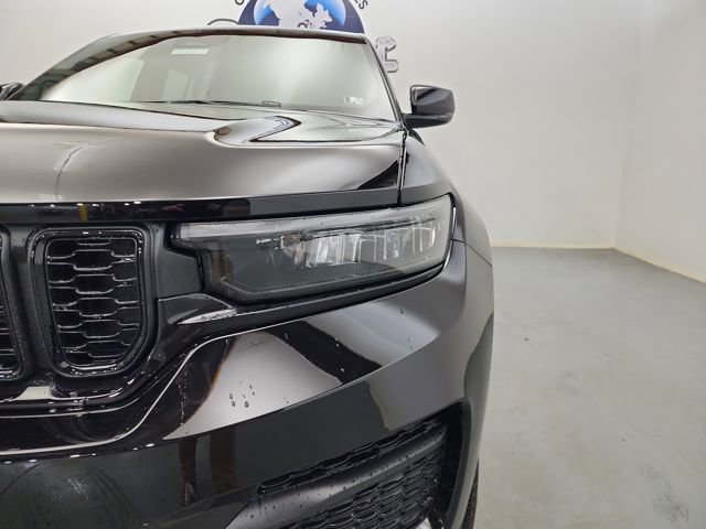 New 2025 Jeep Grand Cherokee Altitude image 37