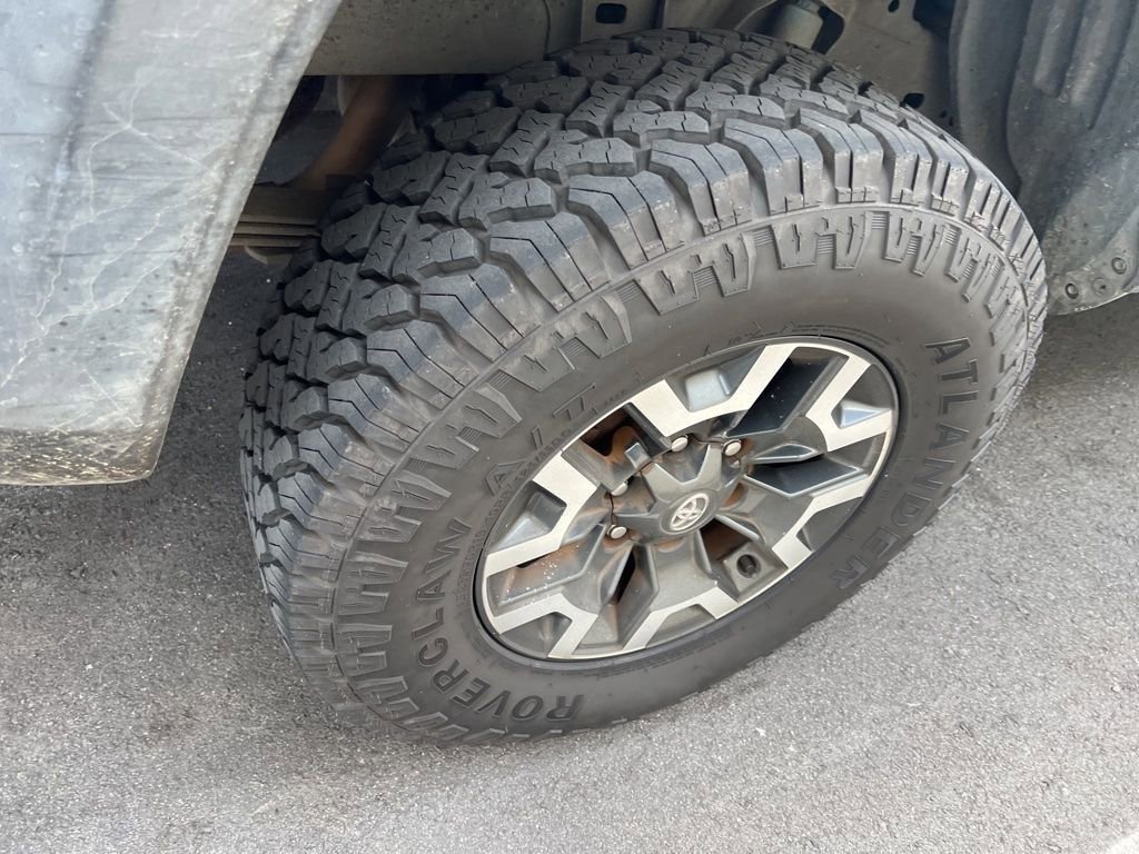 Used 2019 Toyota Tacoma TRD Off-Road AWD/4WD image 5