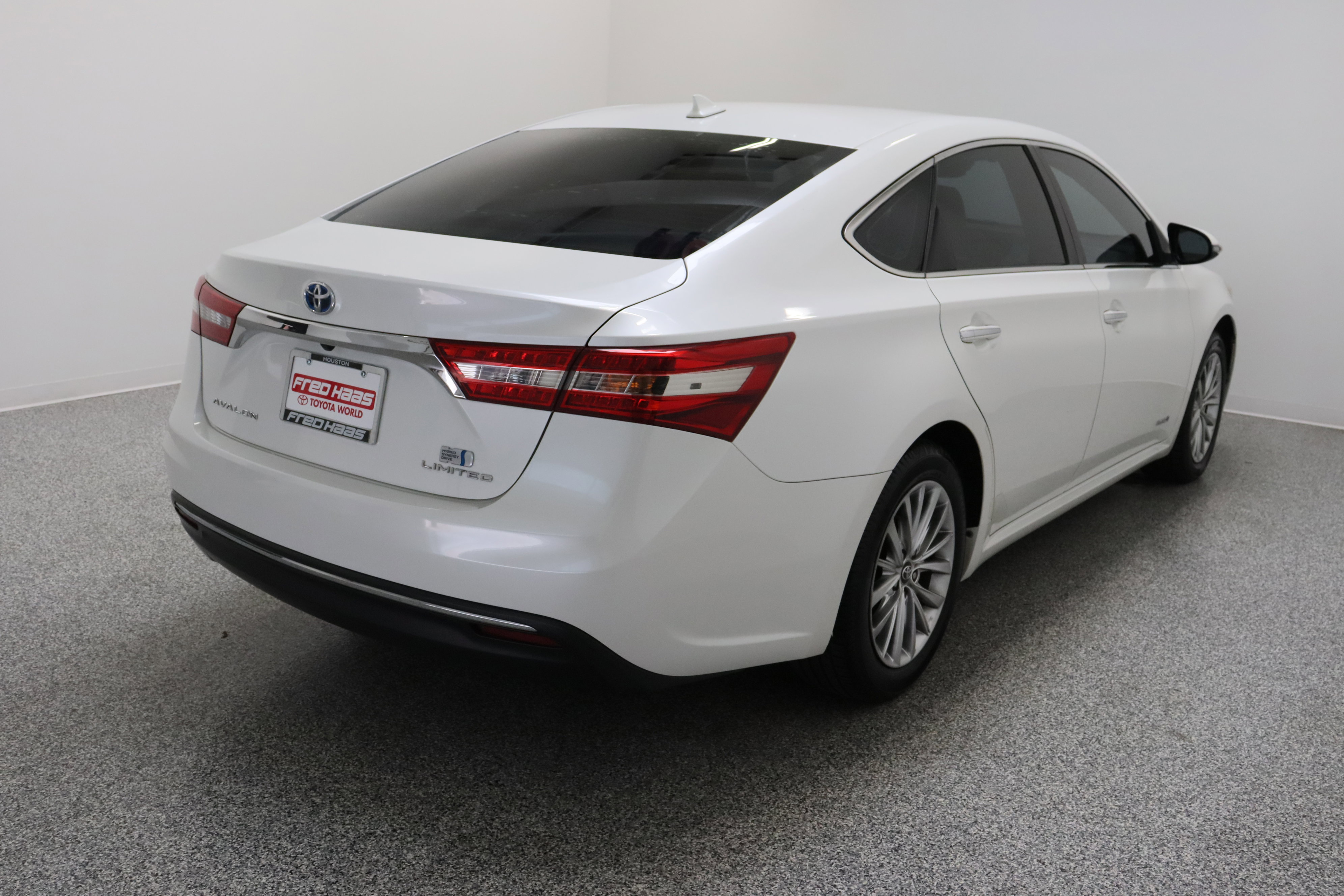 Used 2018 Toyota Avalon Limited FWD image 7