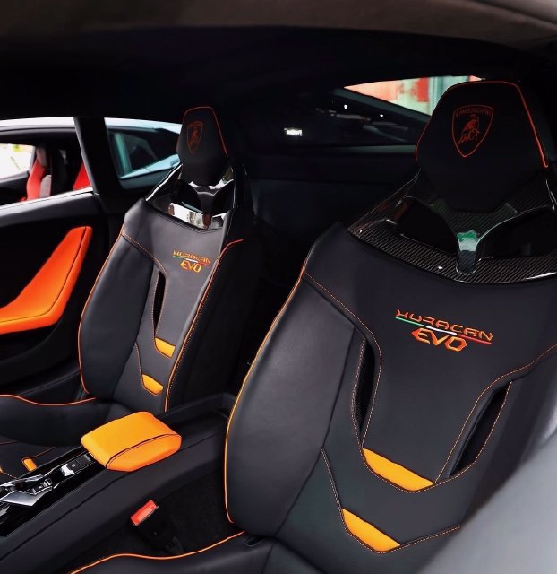 Used 2022 Lamborghini Huracan EVO RWD image 3