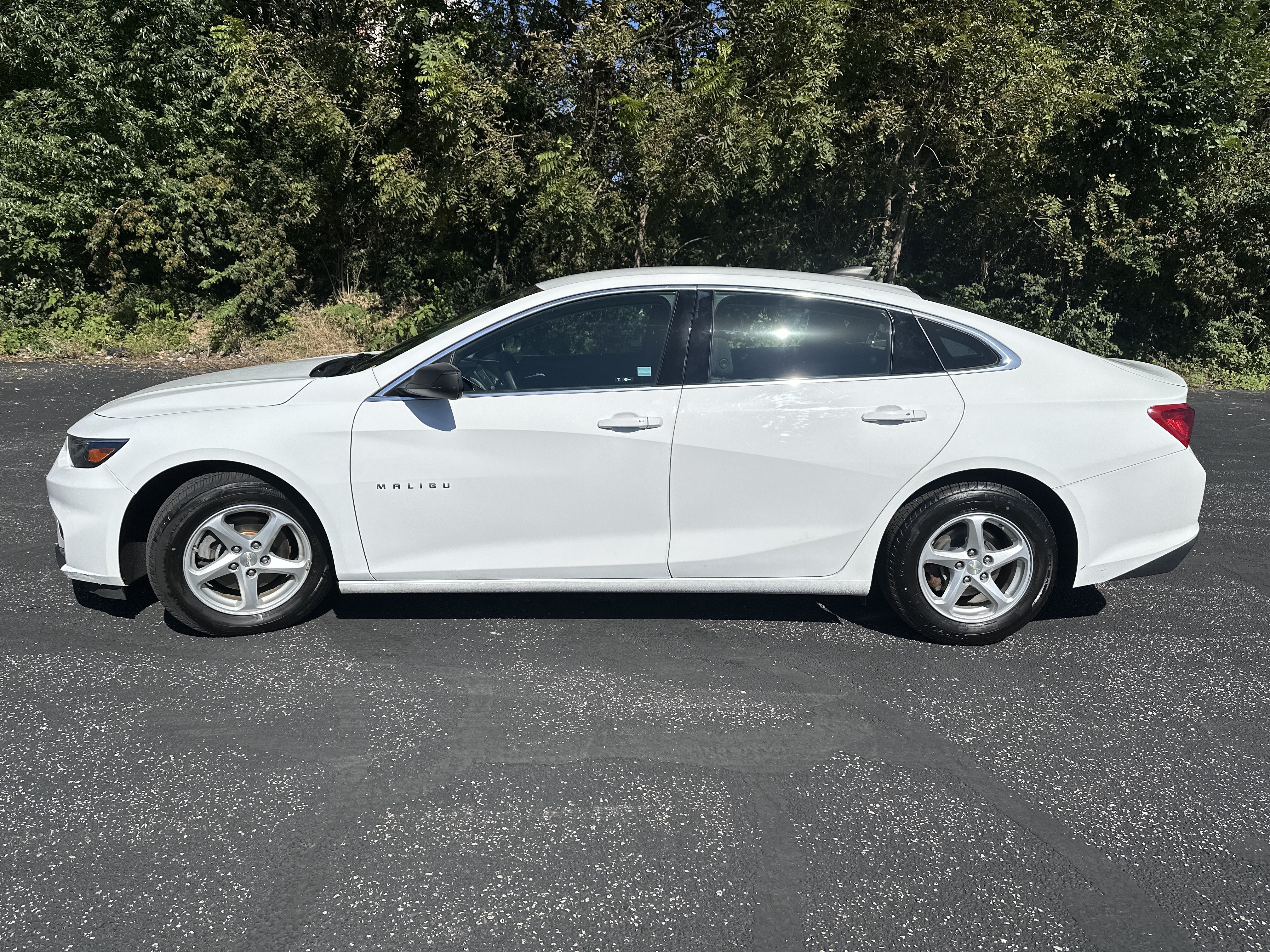 Used 2017 Chevrolet Malibu LS w/ LPO, Convenience Package 1 FWD image 4