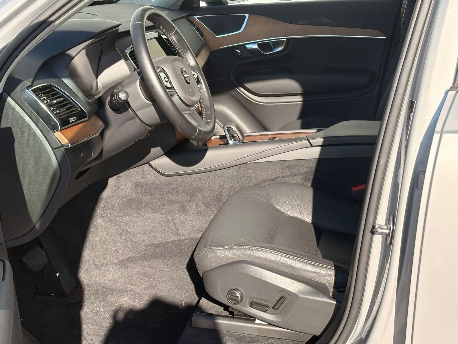 Certified 2025 Volvo XC90 B6 Plus image 4