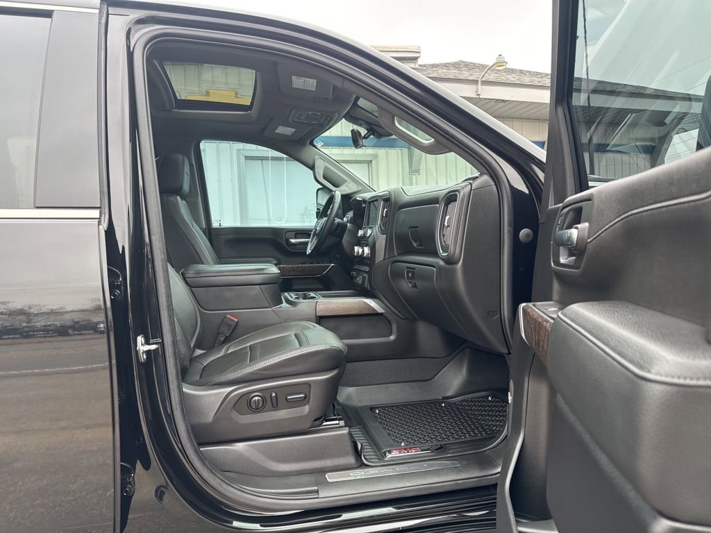 Used 2023 GMC Sierra 3500 Denali w/ Denali Black Diamond Edition AWD/4WD image 23