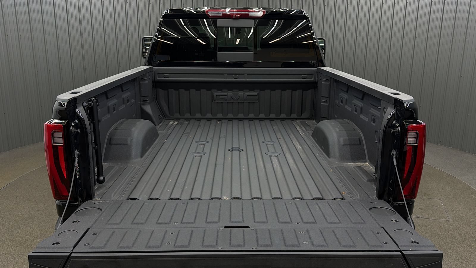 Used 2025 GMC Sierra 2500 Denali w/ Denali Reserve Package AWD/4WD image 17