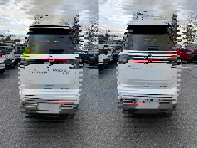 New 2025 Nissan Pathfinder SL image 6