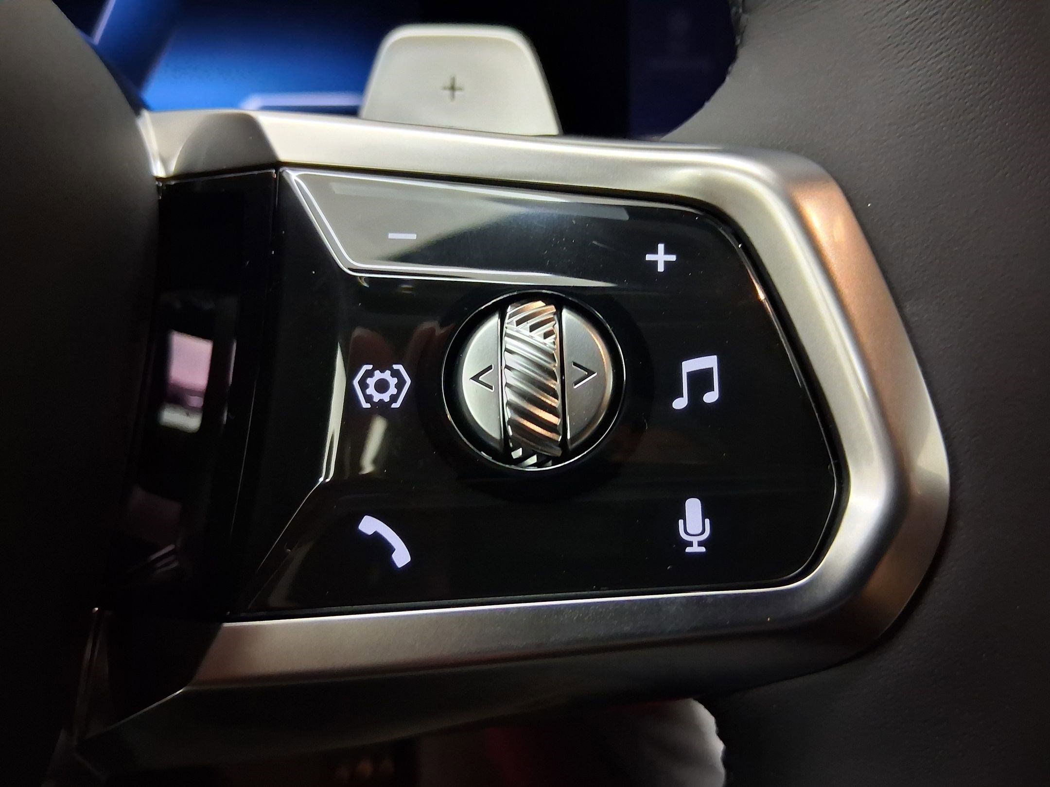 New 2026 BMW 740i w/ Premium Package image 21