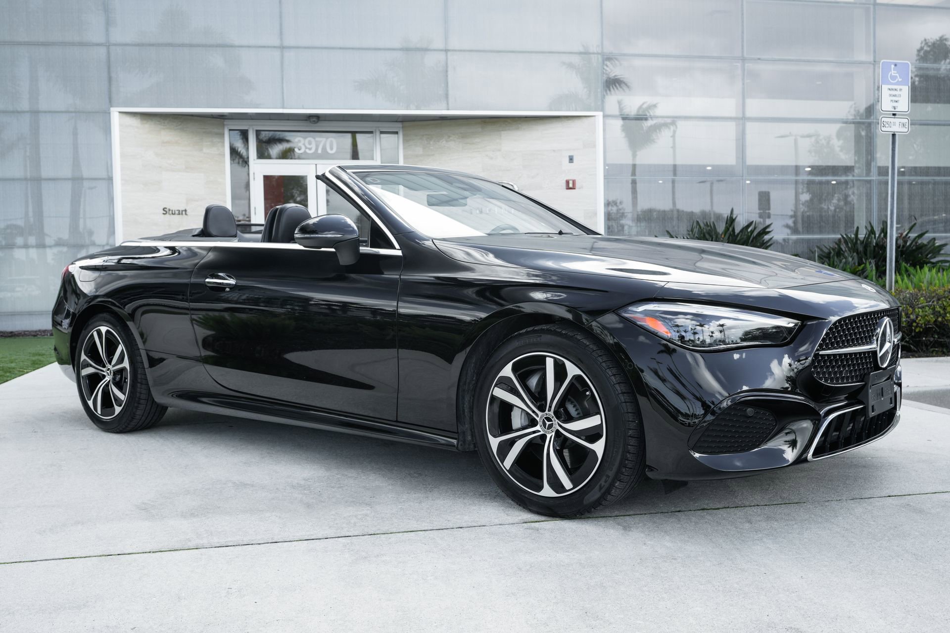 Used 2025 Mercedes-Benz CLE 300 4MATIC Cabriolet image 4