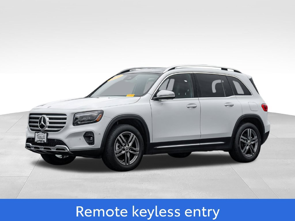 Used 2024 Mercedes-Benz GLB 250 4MATIC w/ Winter Heating Package image 3
