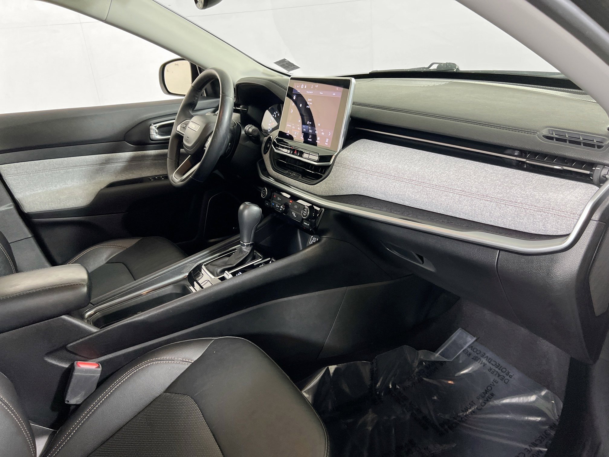 Used 2022 Jeep Compass Latitude w/ Sun and Sound Group image 29