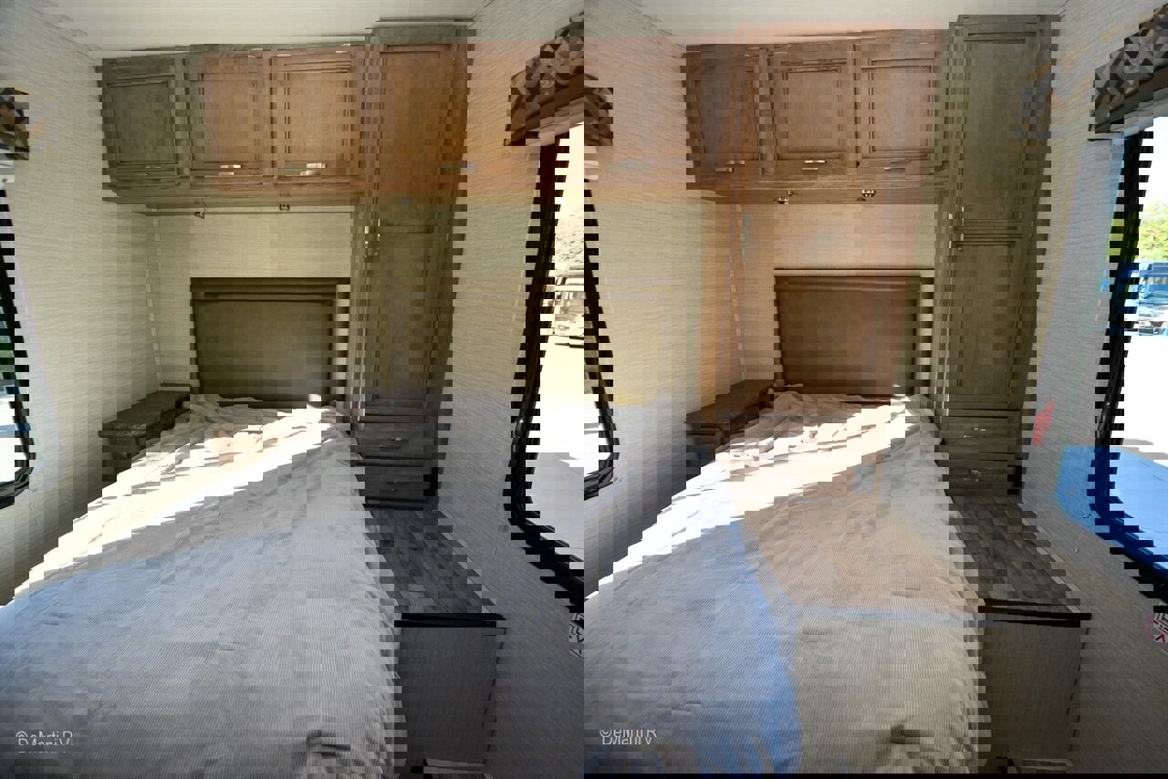 Used 2018 Chevrolet Express 4500 w/ RV Package RWD image 8