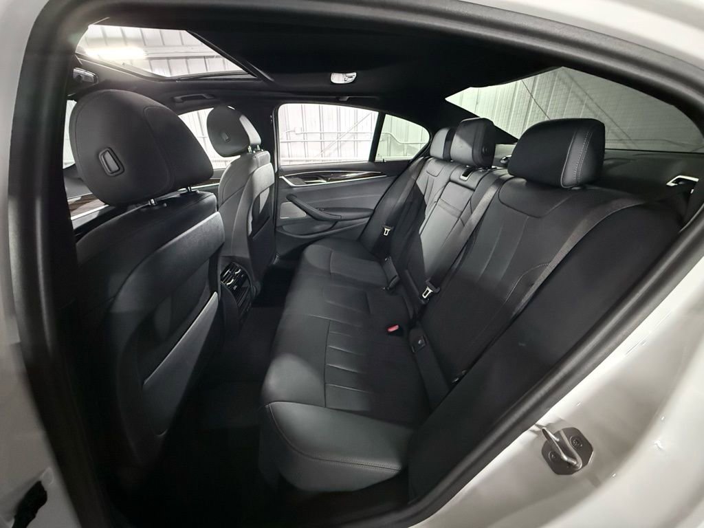 Used 2023 BMW 530e xDrive w/ Premium Package image 22