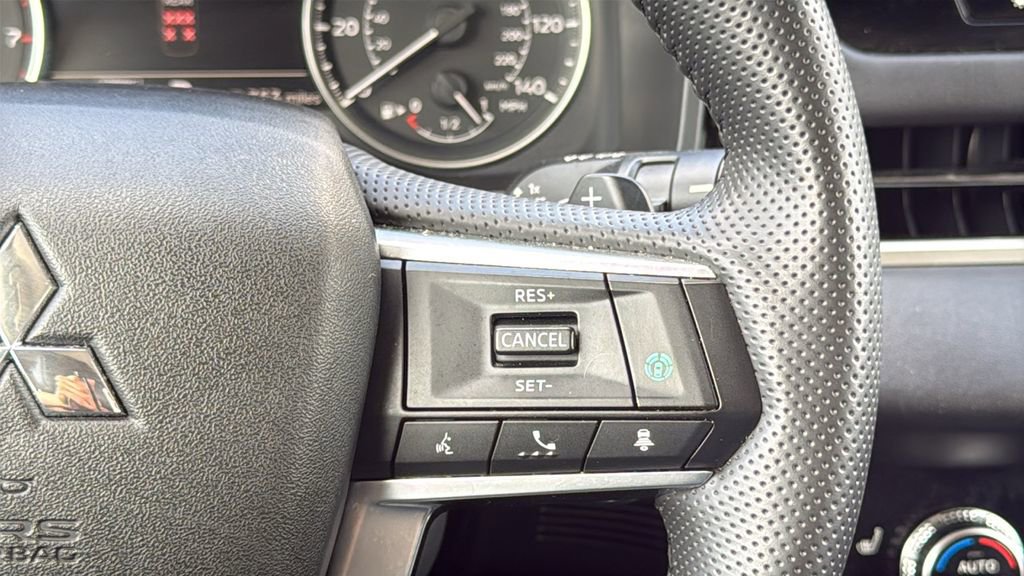 Used 2025 Mitsubishi Outlander SE image 23