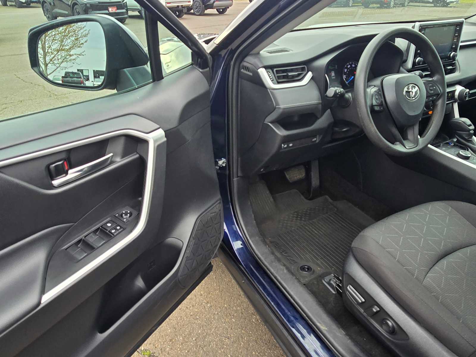 Used 2021 Toyota RAV4 XLE w/ Convenience Package image 21