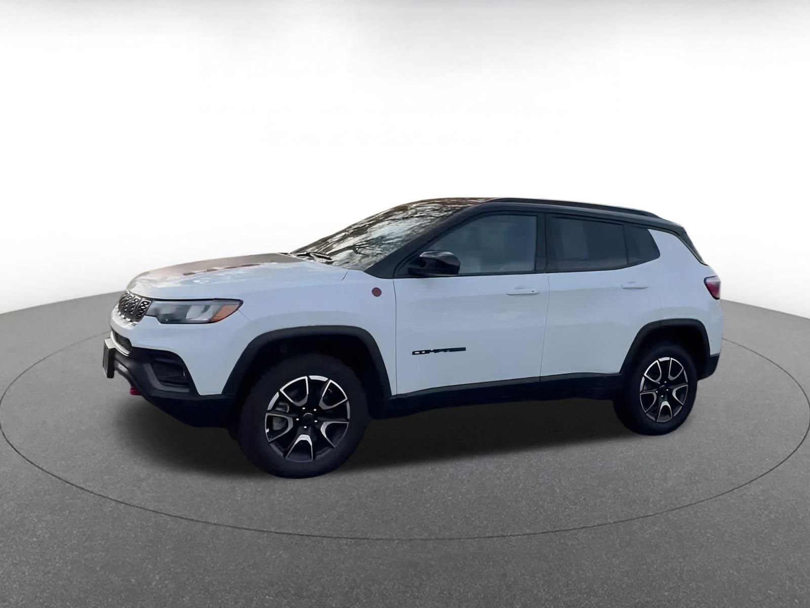 Used 2025 Jeep Compass Trailhawk image 8