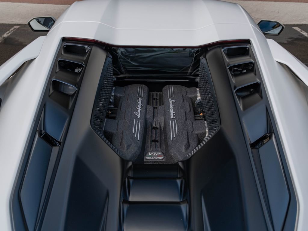 Used 2025 Lamborghini Revuelto AWD/4WD image 32